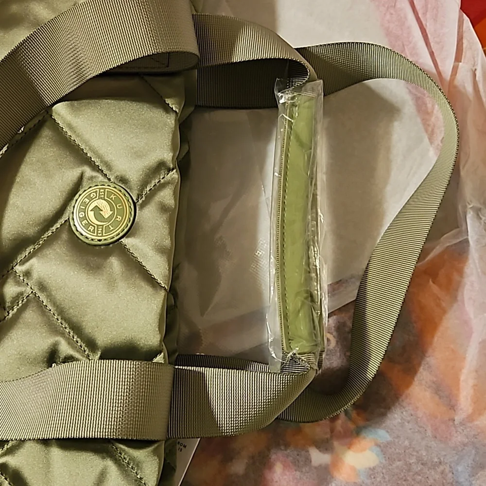 Tote - Picture 4 of 5